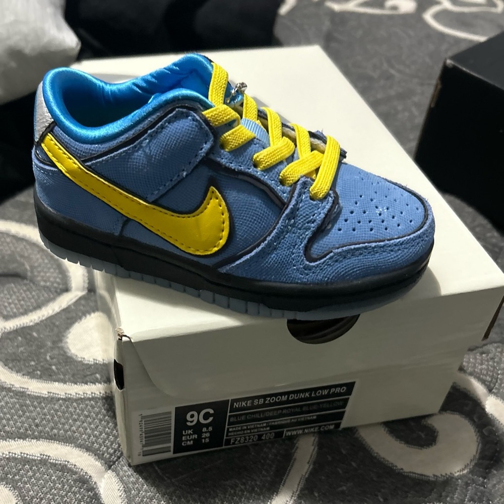 Nike Kids Blue and Yellow Low-Top Sneakers